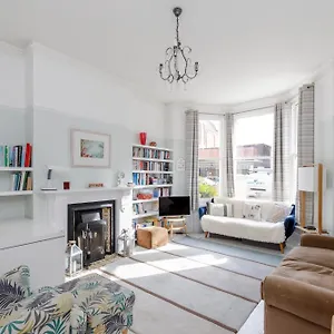  Apartment Flat W Large Garden United Kingdom